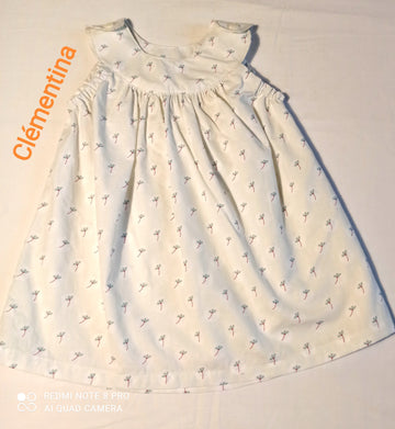 Robe d'été, petites fleurs sur fond écru